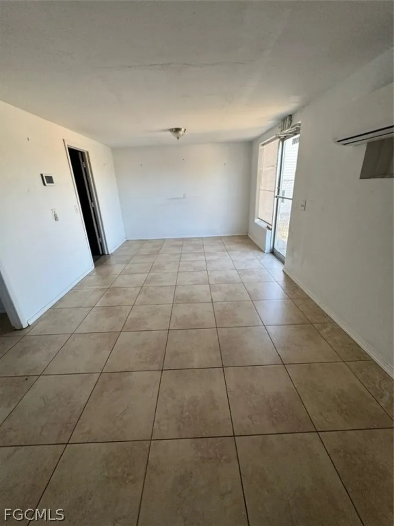 1002 SE 9th Street Cape Coral FL 33990