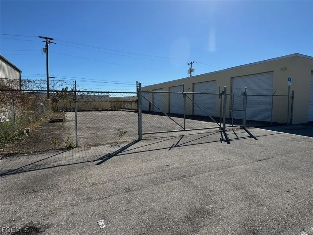 1002 SE 9th Street Cape Coral FL 33990