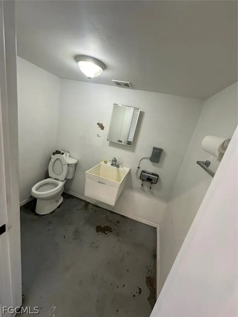 1002 SE 9th Street Cape Coral FL 33990