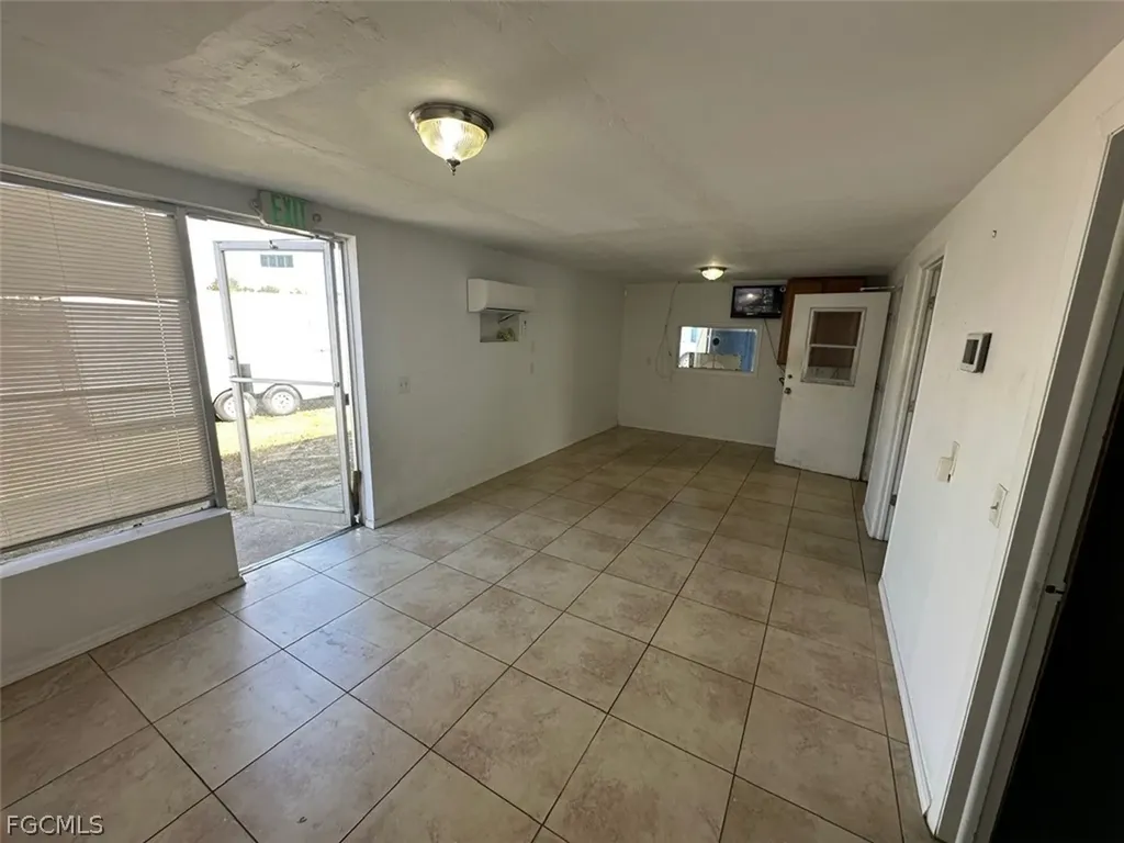 1002 SE 9th Street Cape Coral FL 33990