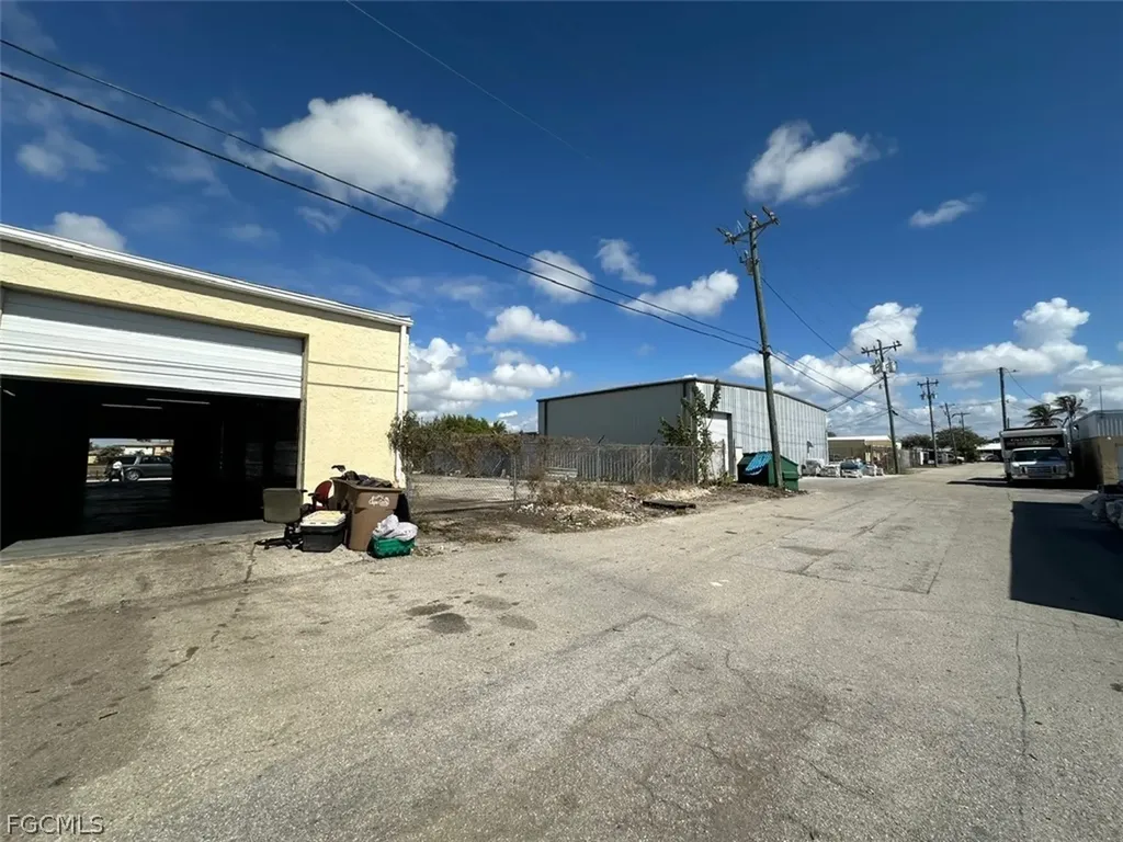 1002 SE 9th Street Cape Coral FL 33990