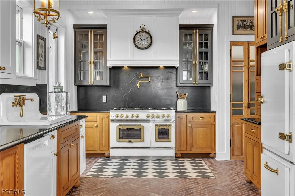 8241 Main Street Bokeelia FL 33922