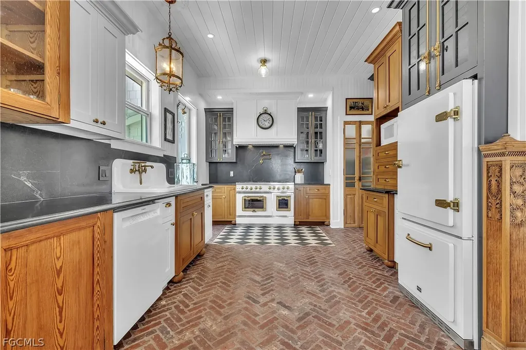 8241 Main Street Bokeelia FL 33922