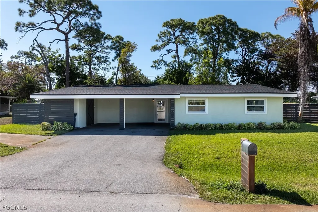 8635 Exeter Street Fort Myers FL 33907