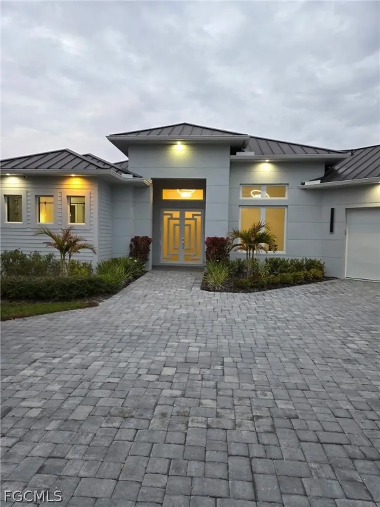 239 20th Avenue NE Naples FL 34120