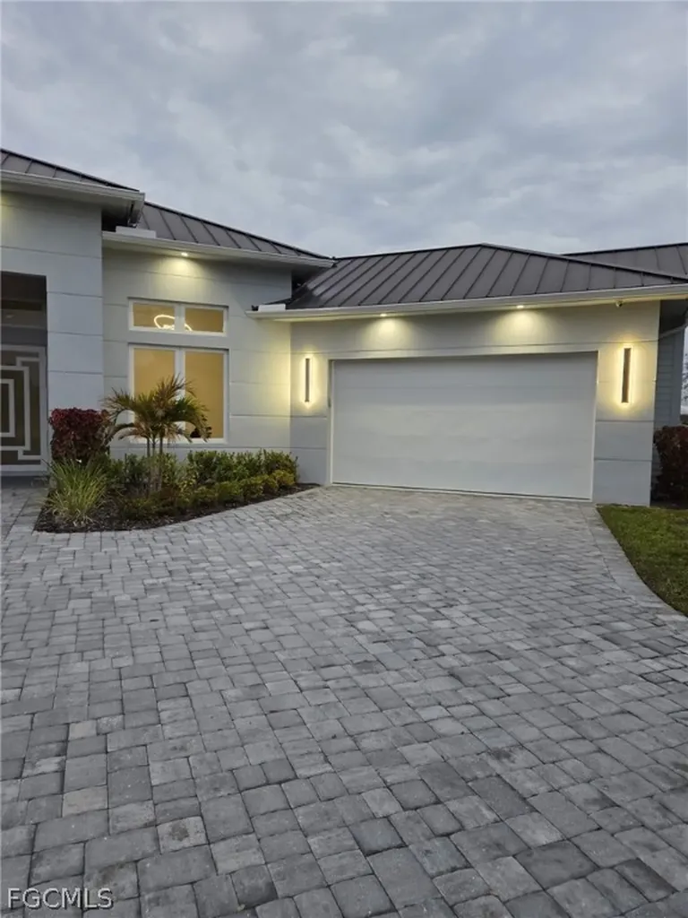 239 20th Avenue NE Naples FL 34120
