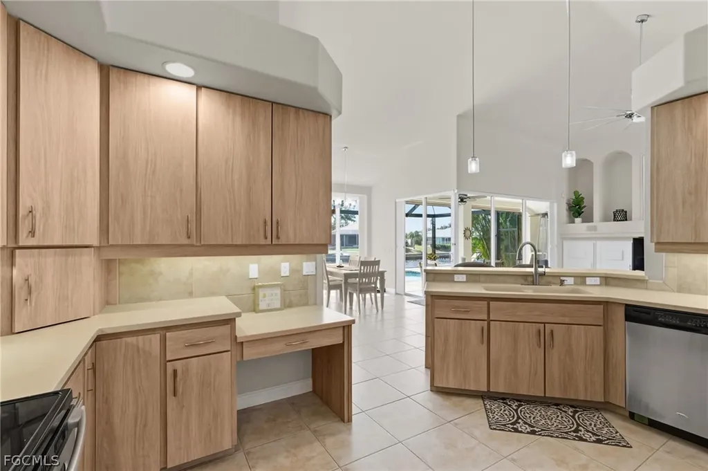 2822 SW 40th Street Cape Coral FL 33914
