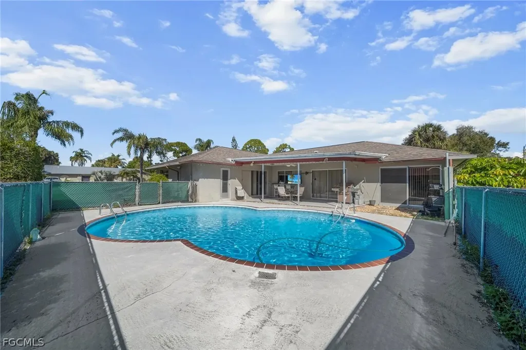 2172 Lochmoor Circle North Fort Myers FL 33903
