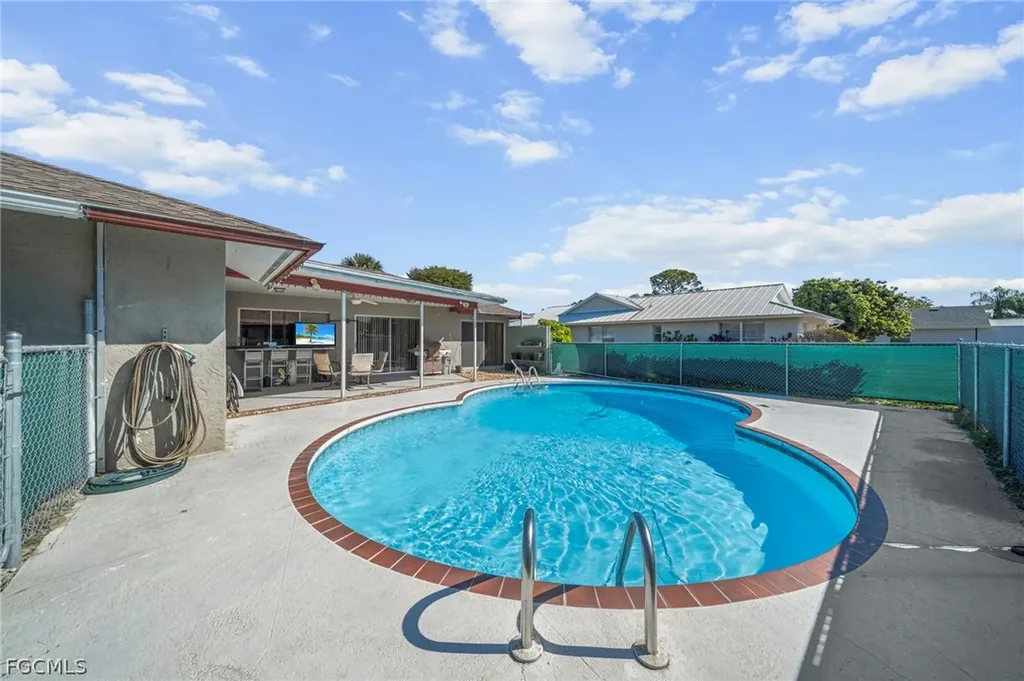 2172 Lochmoor Circle North Fort Myers FL 33903