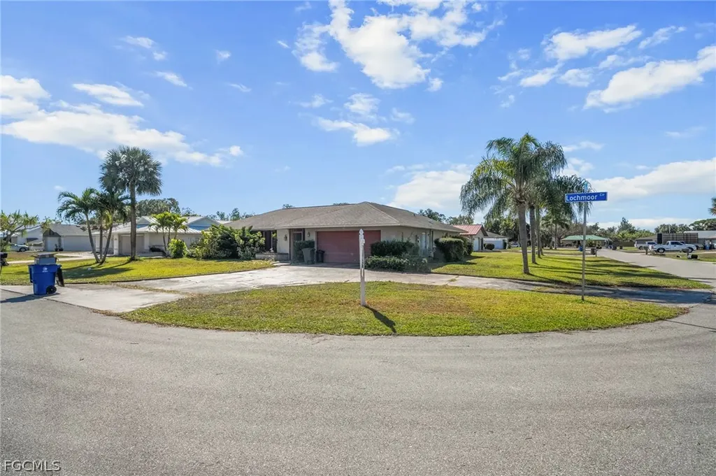 2172 Lochmoor Circle North Fort Myers FL 33903