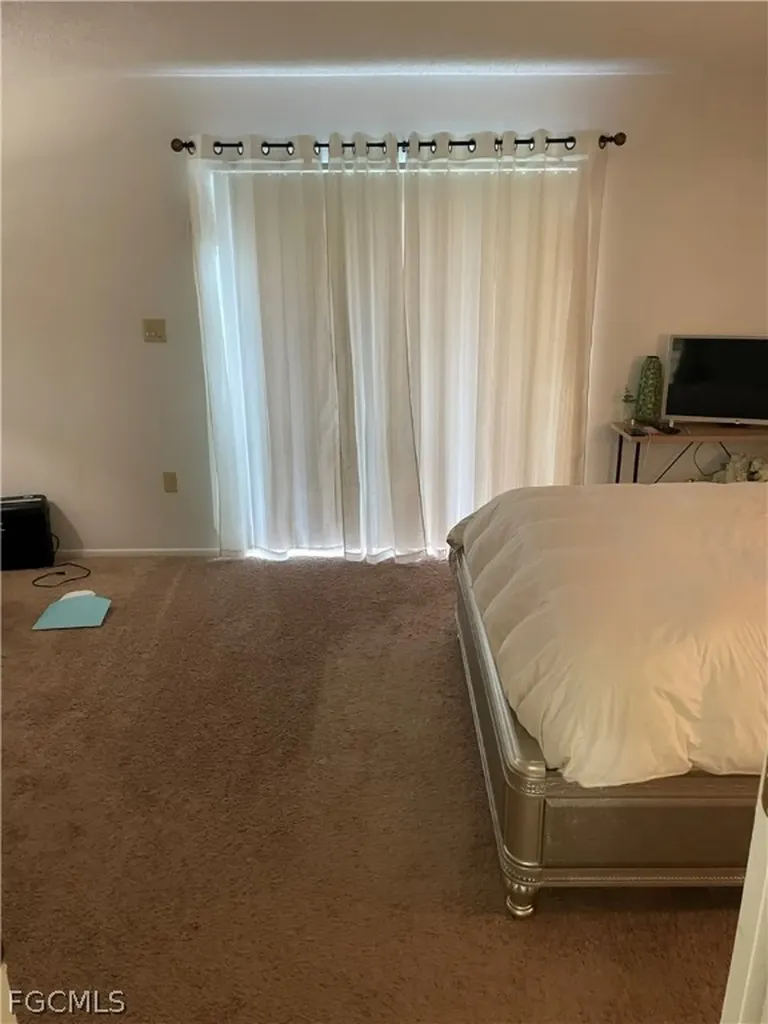 1031 SE 9th Street Cape Coral FL 33990