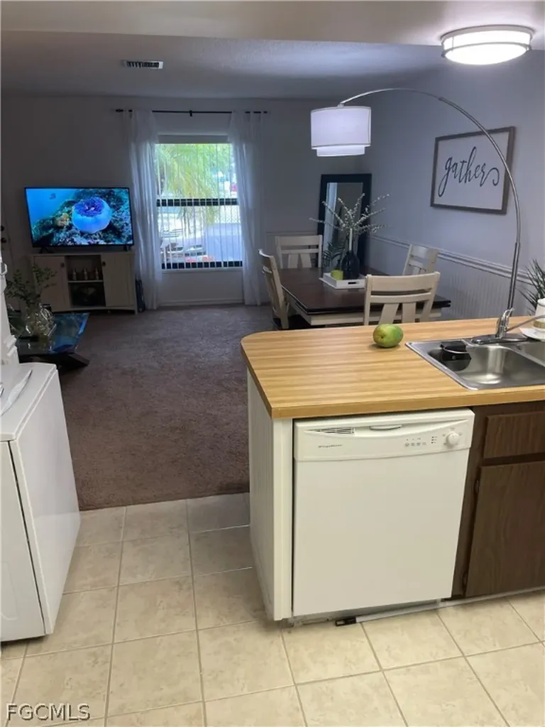 1031 SE 9th Street Cape Coral FL 33990