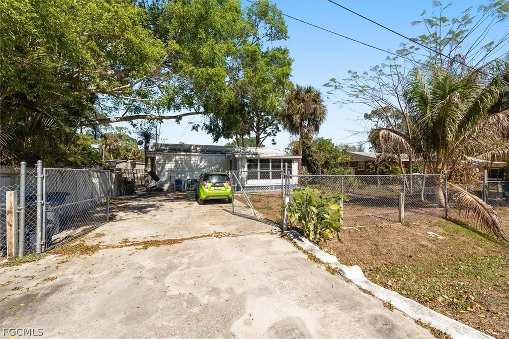 344-380 San Jose Street North Fort Myers FL 33903