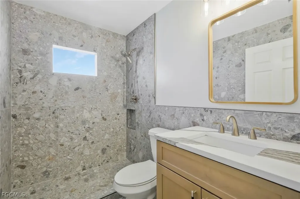 2200 NE 9th Avenue Cape Coral FL 33909