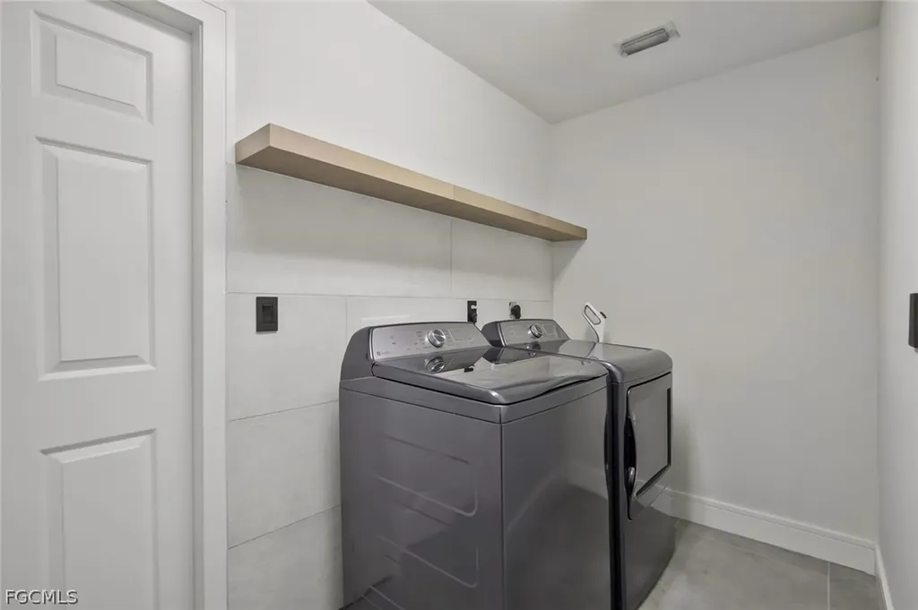 2200 NE 9th Avenue Cape Coral FL 33909