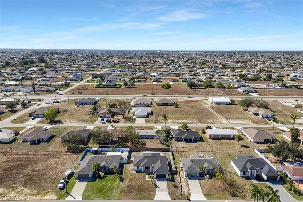 2200 NE 9th Avenue Cape Coral FL 33909