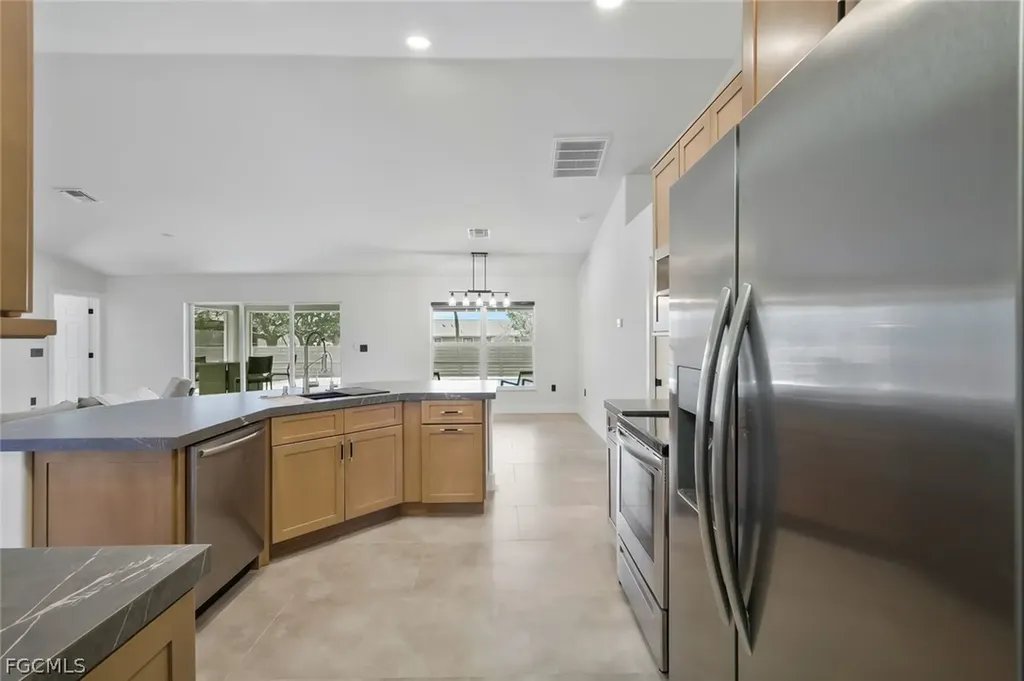 2200 NE 9th Avenue Cape Coral FL 33909