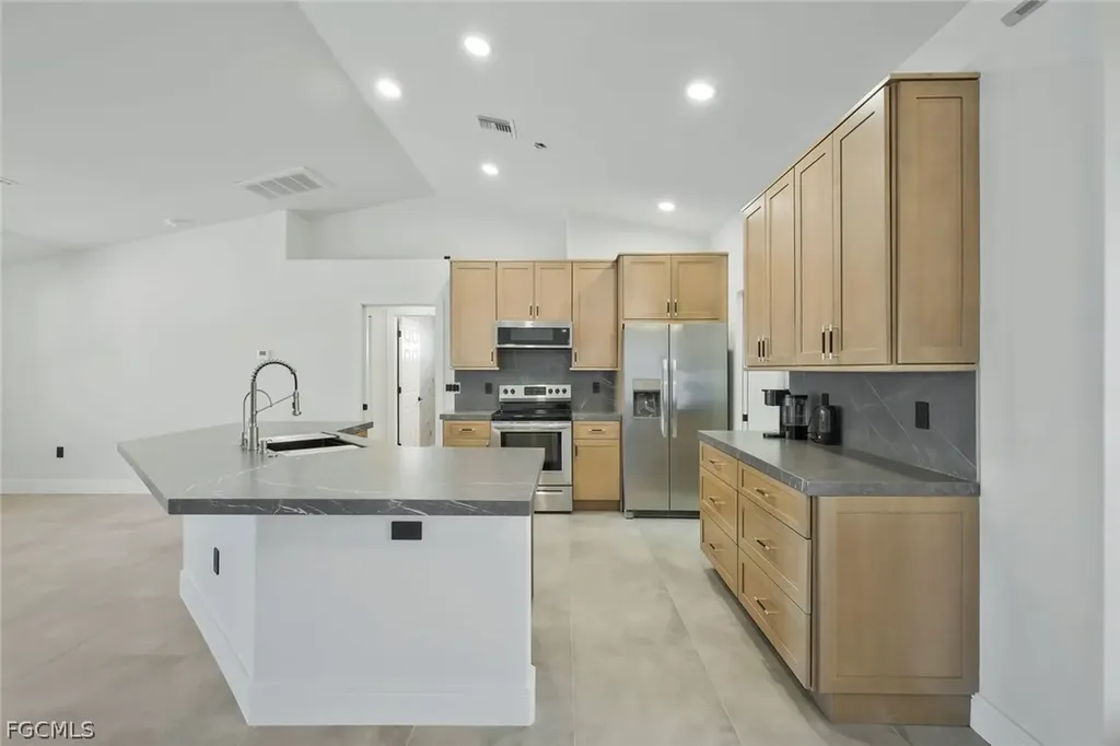 2200 NE 9th Avenue Cape Coral FL 33909