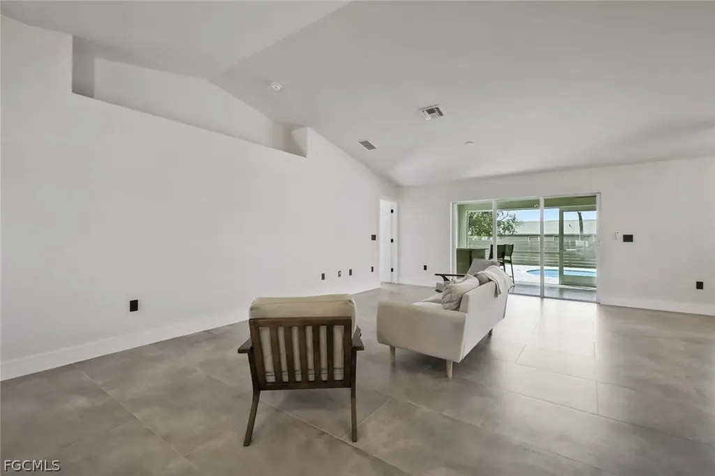 2200 NE 9th Avenue Cape Coral FL 33909