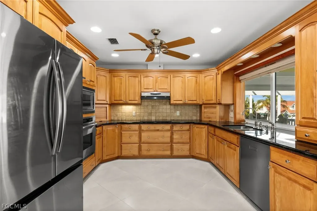 2193 Macadamia Street St. James City FL 33956