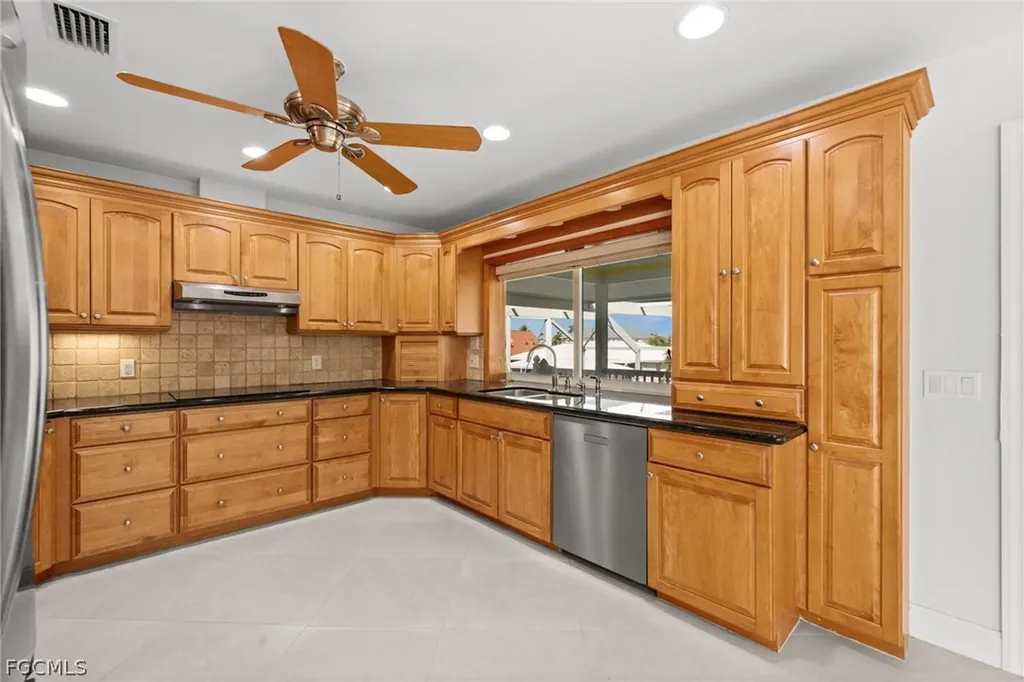 2193 Macadamia Street St. James City FL 33956