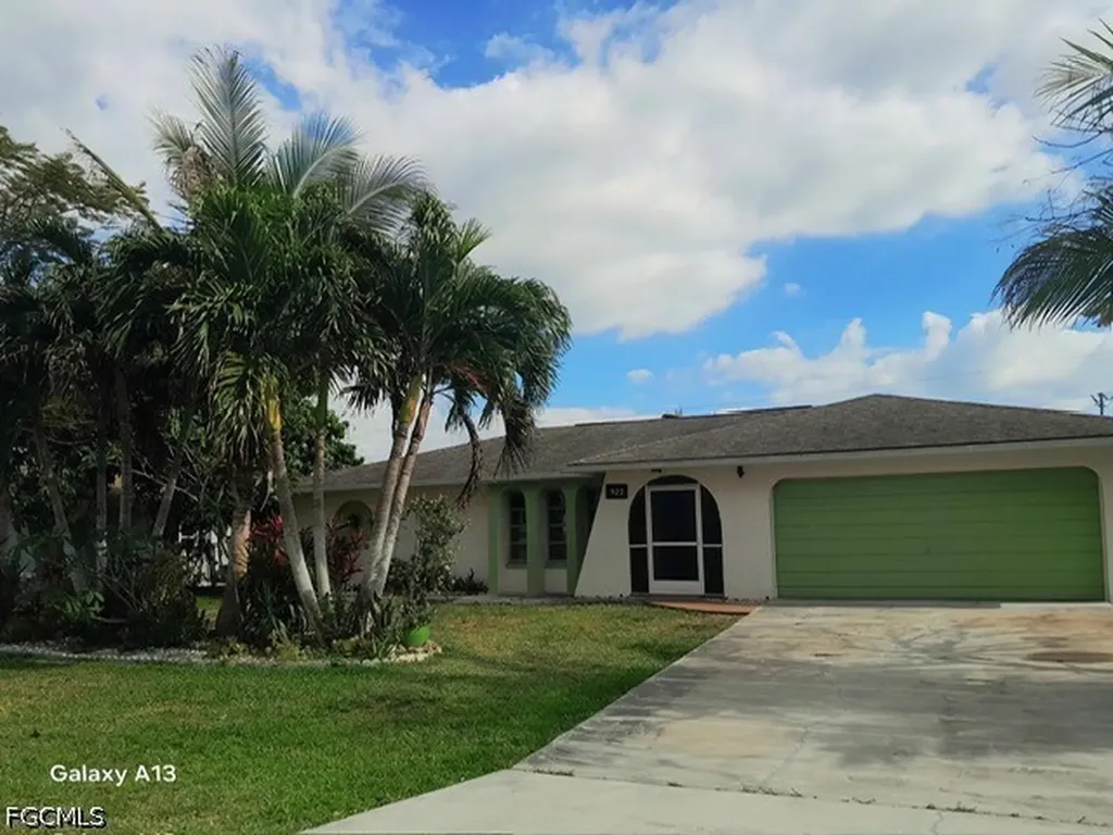 922 SE 26th Terrace Cape Coral FL 33904