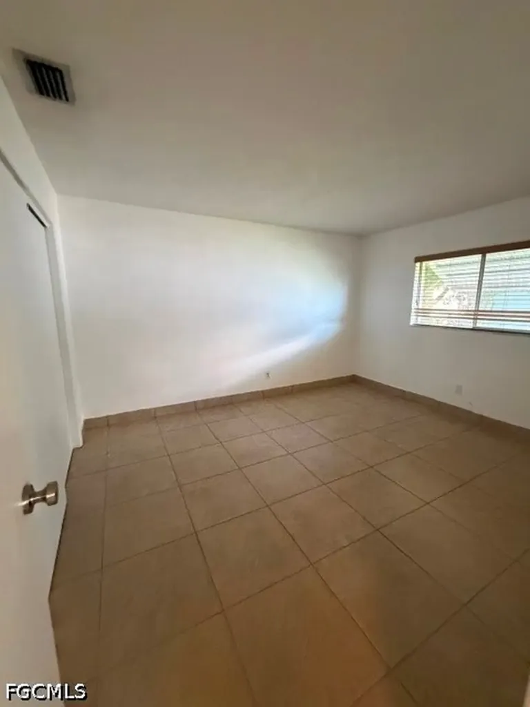 922 SE 26th Terrace Cape Coral FL 33904