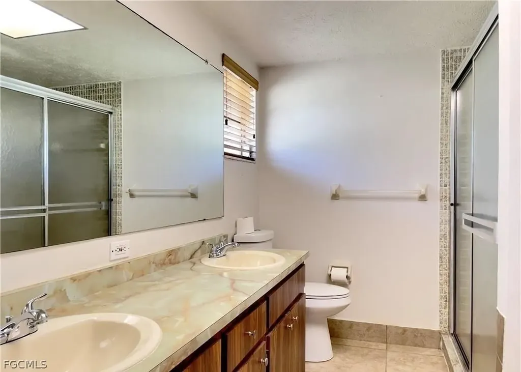 922 SE 26th Terrace Cape Coral FL 33904