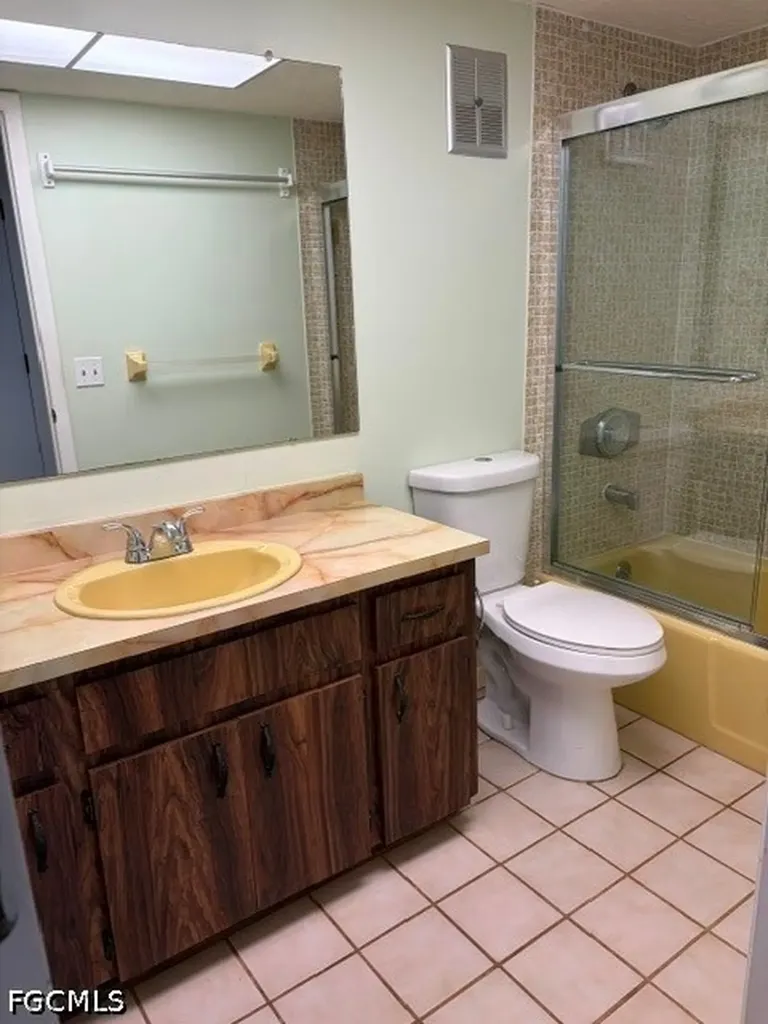 922 SE 26th Terrace Cape Coral FL 33904