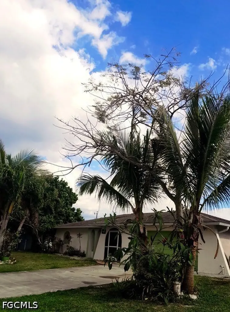 922 SE 26th Terrace Cape Coral FL 33904