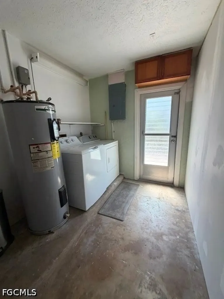 922 SE 26th Terrace Cape Coral FL 33904