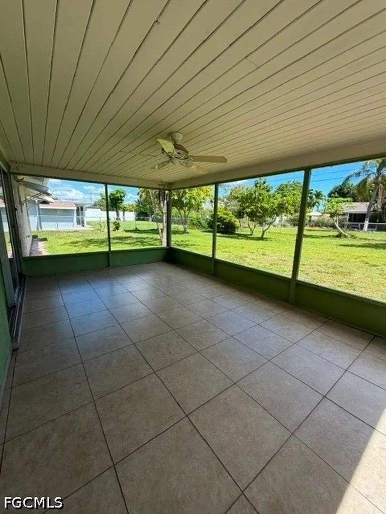 922 SE 26th Terrace Cape Coral FL 33904