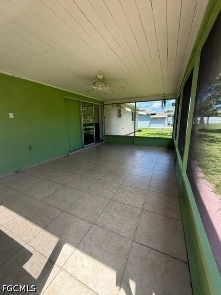 922 SE 26th Terrace Cape Coral FL 33904
