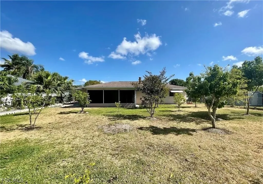 922 SE 26th Terrace Cape Coral FL 33904