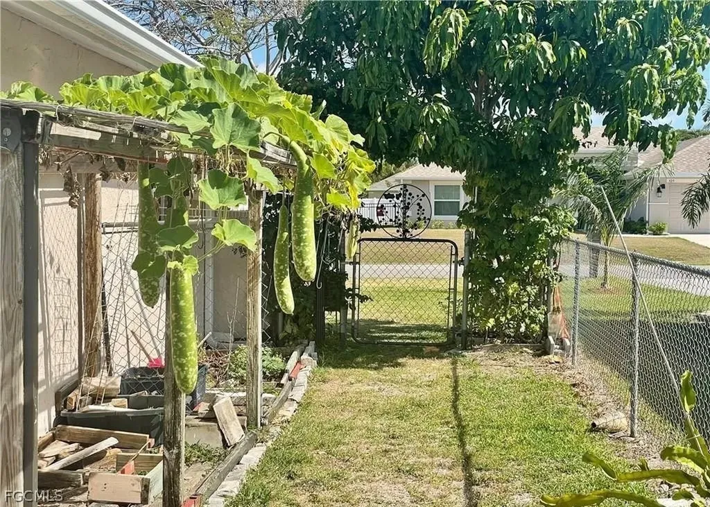 922 SE 26th Terrace Cape Coral FL 33904