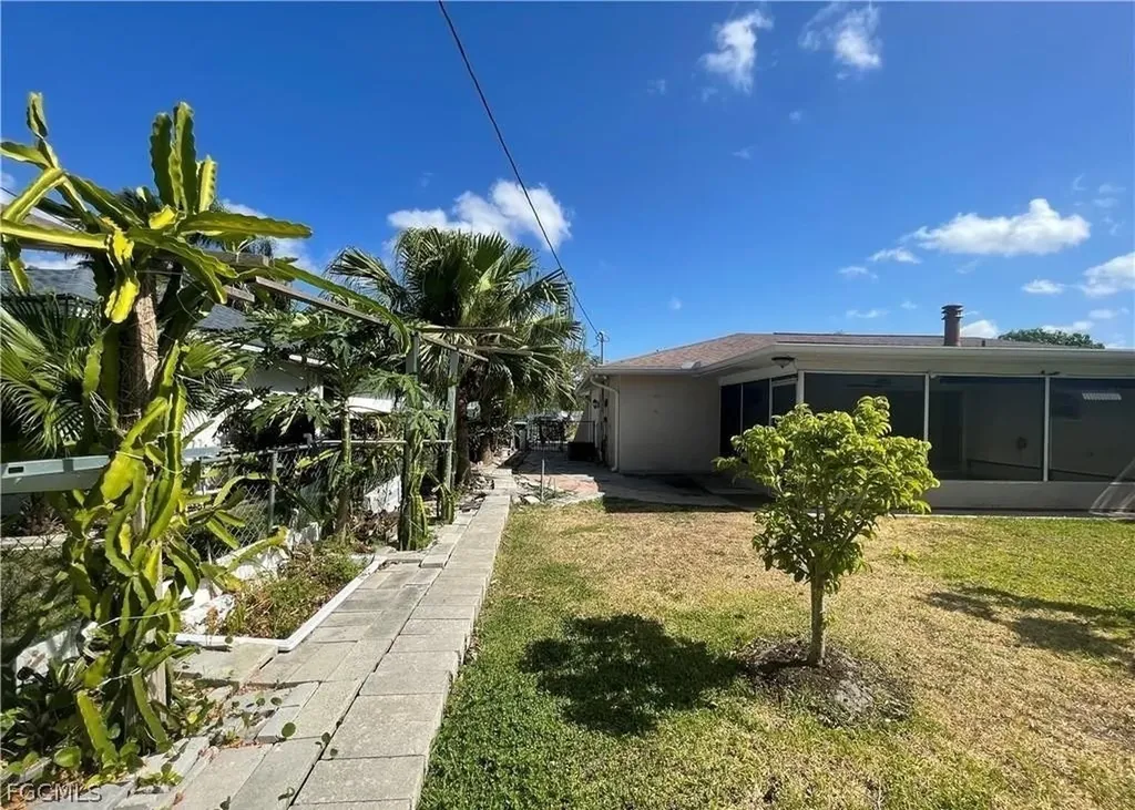 922 SE 26th Terrace Cape Coral FL 33904