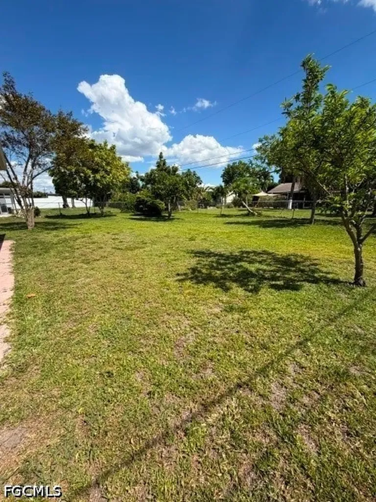 922 SE 26th Terrace Cape Coral FL 33904