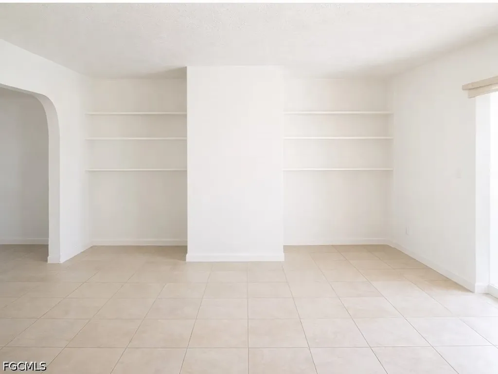 922 SE 26th Terrace Cape Coral FL 33904