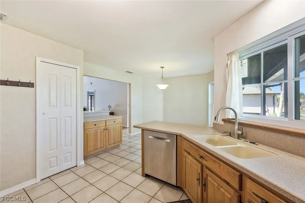 432 SE 17th Street Cape Coral FL 33990