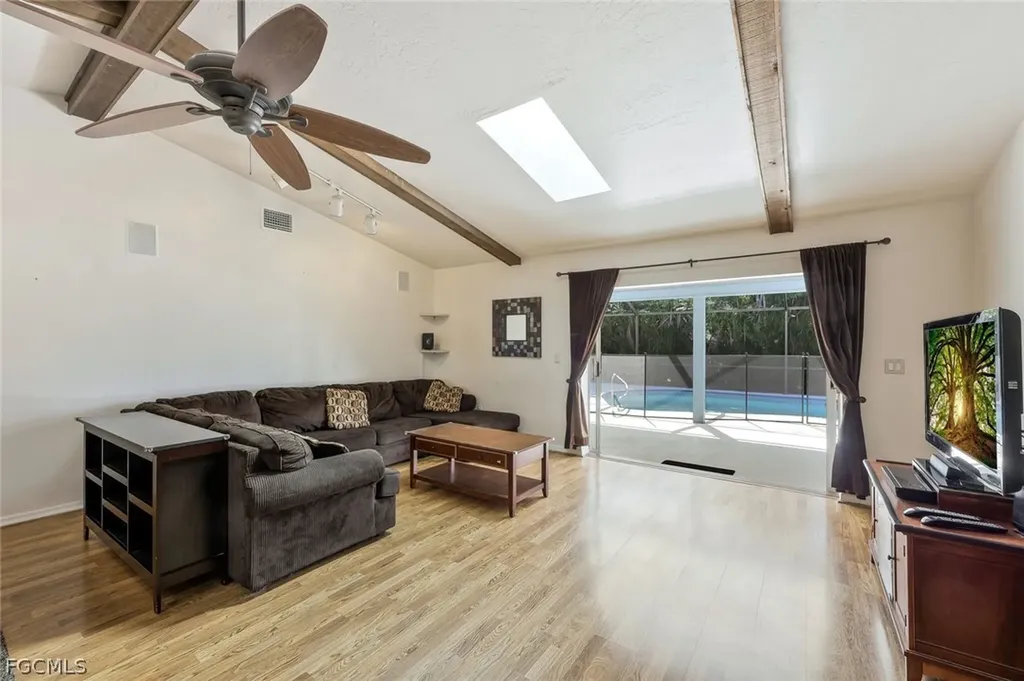 432 SE 17th Street Cape Coral FL 33990