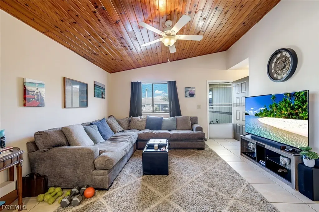 1410/ 1412 SE 8th Avenue Cape Coral FL 33990