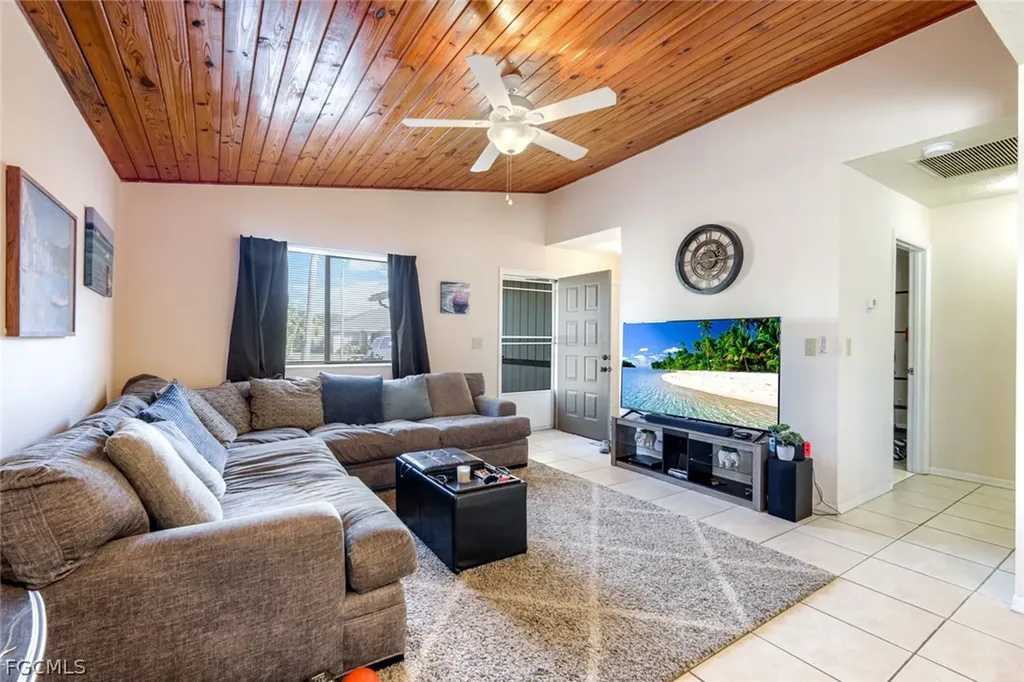 1410/ 1412 SE 8th Avenue Cape Coral FL 33990