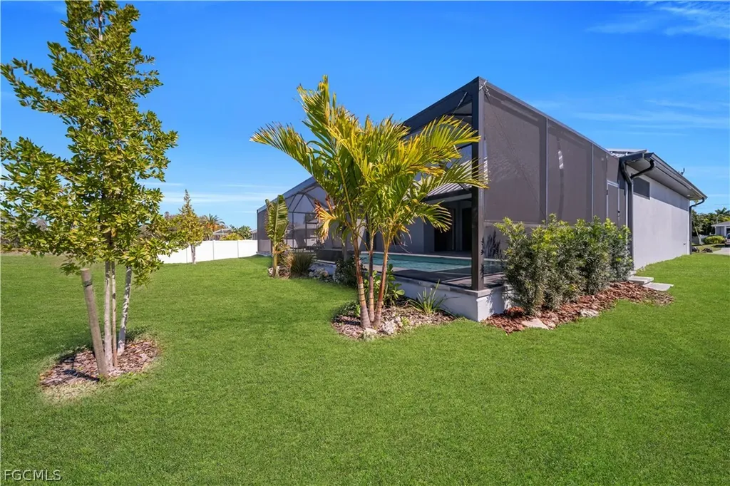 2858 SW 25th Place Cape Coral FL 33914