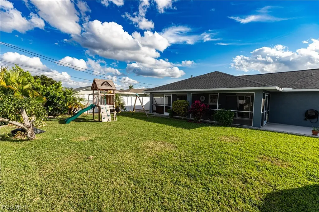 417 SE 21st Terrace Cape Coral FL 33990