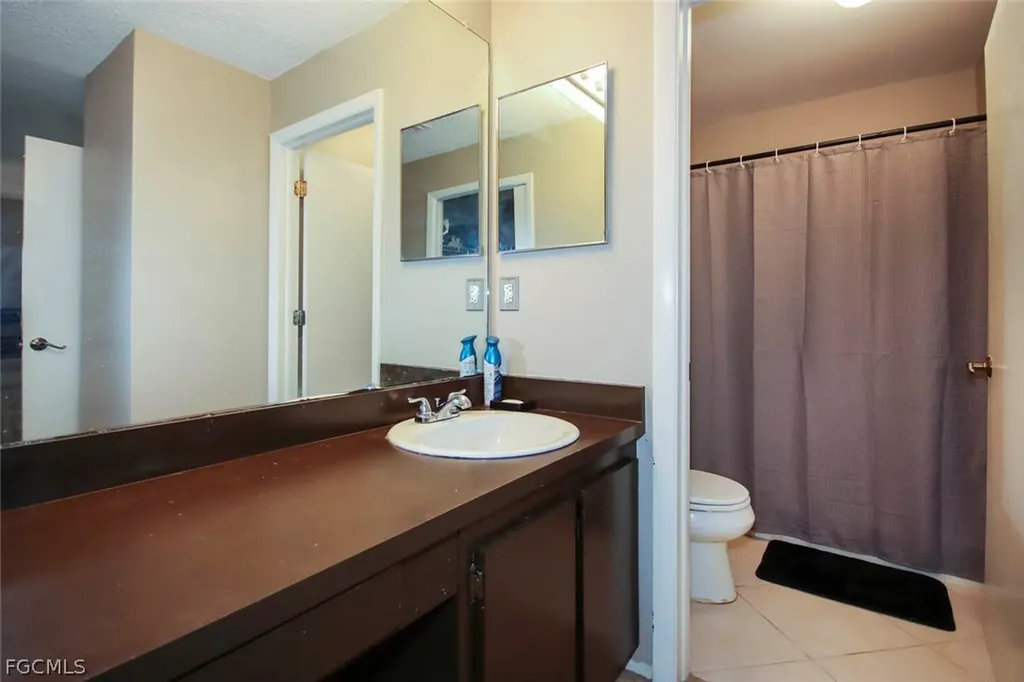 8121 S Woods Circle Fort Myers FL 33919