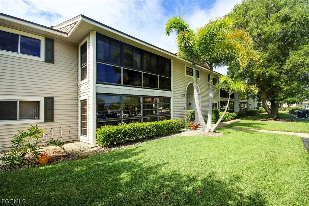 8121 S Woods Circle Fort Myers FL 33919