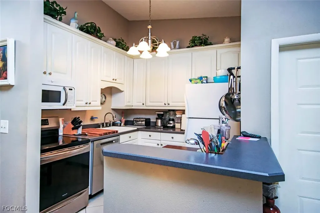 8121 S Woods Circle Fort Myers FL 33919
