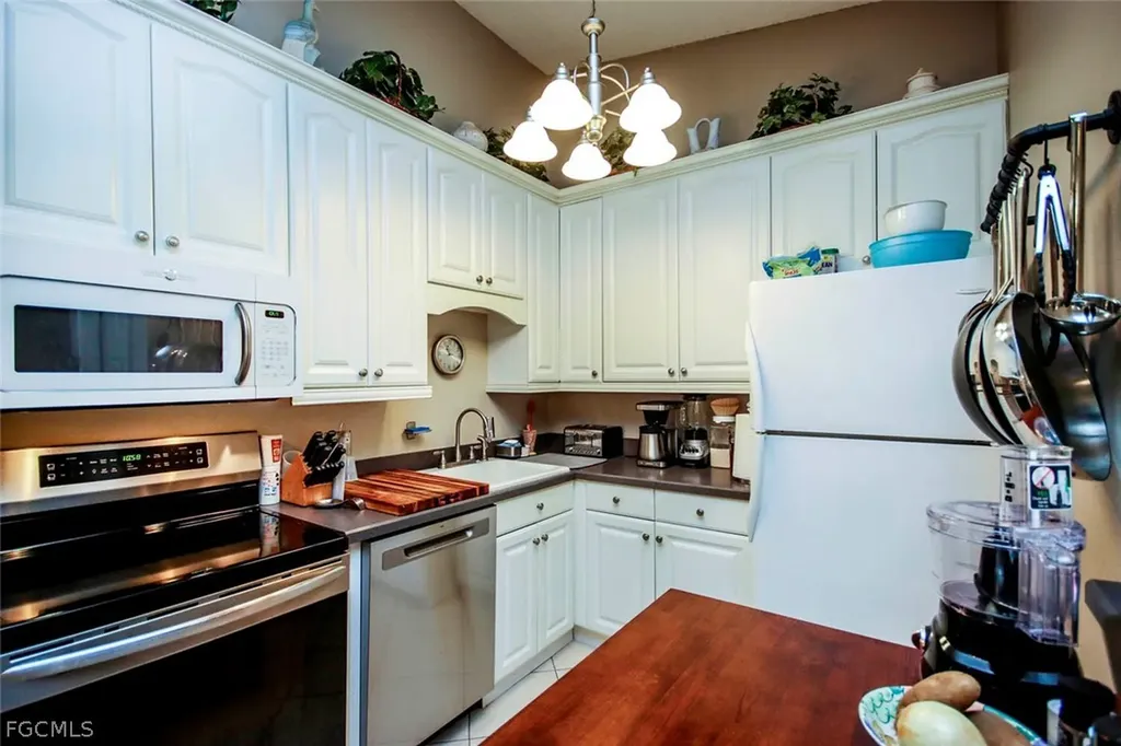 8121 S Woods Circle Fort Myers FL 33919