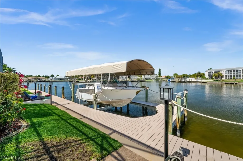 5205 Tamiami Court Cape Coral FL 33904