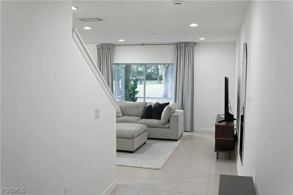 12109 Palm Cove Street Fort Myers FL 33913